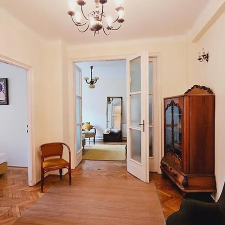 Apartment Lagymanyosiapartman *